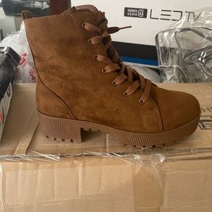 Brown ankle zip/tie boots